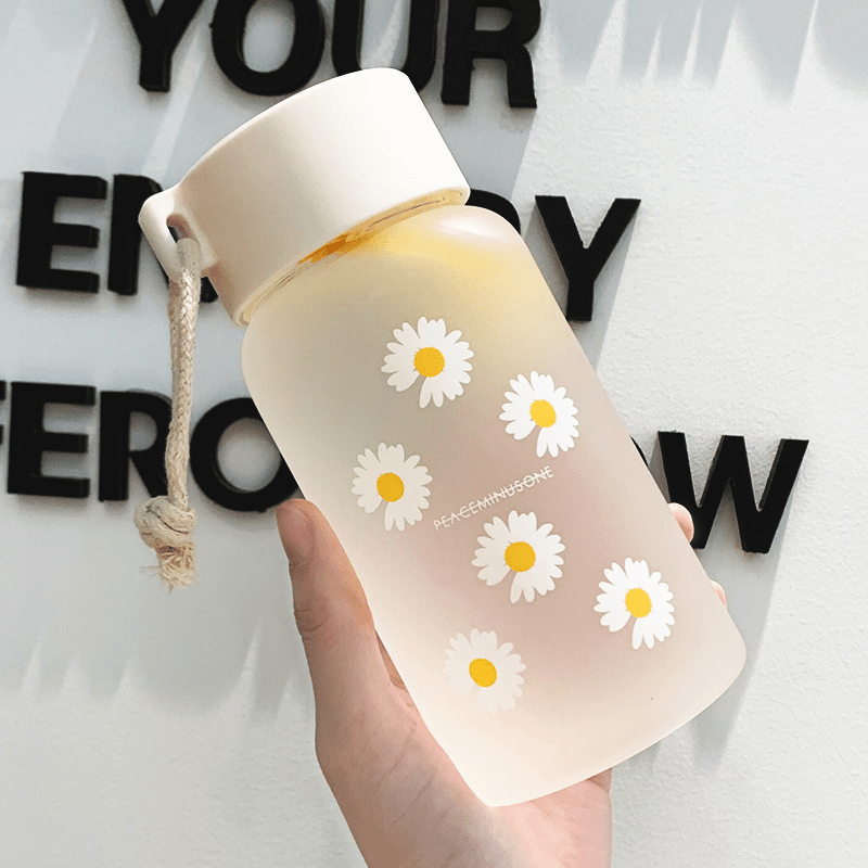 1pc Creative Daisy Frosted Plastic Water Bottle - 17.60oz Transparent Gift Bottle for Healthy Hydration